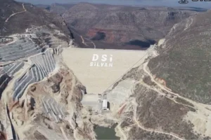 Diyarbakır'a yapılan su yapıları ve yatırımları gösteren DSİ Genel Müdürü Mehmet Akif Balta'nın açıklaması