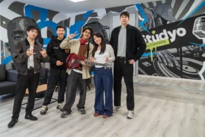 Kazakistanlı SAİKESTİK grubu Stüdyo Kültürpark'ta prova yaparken