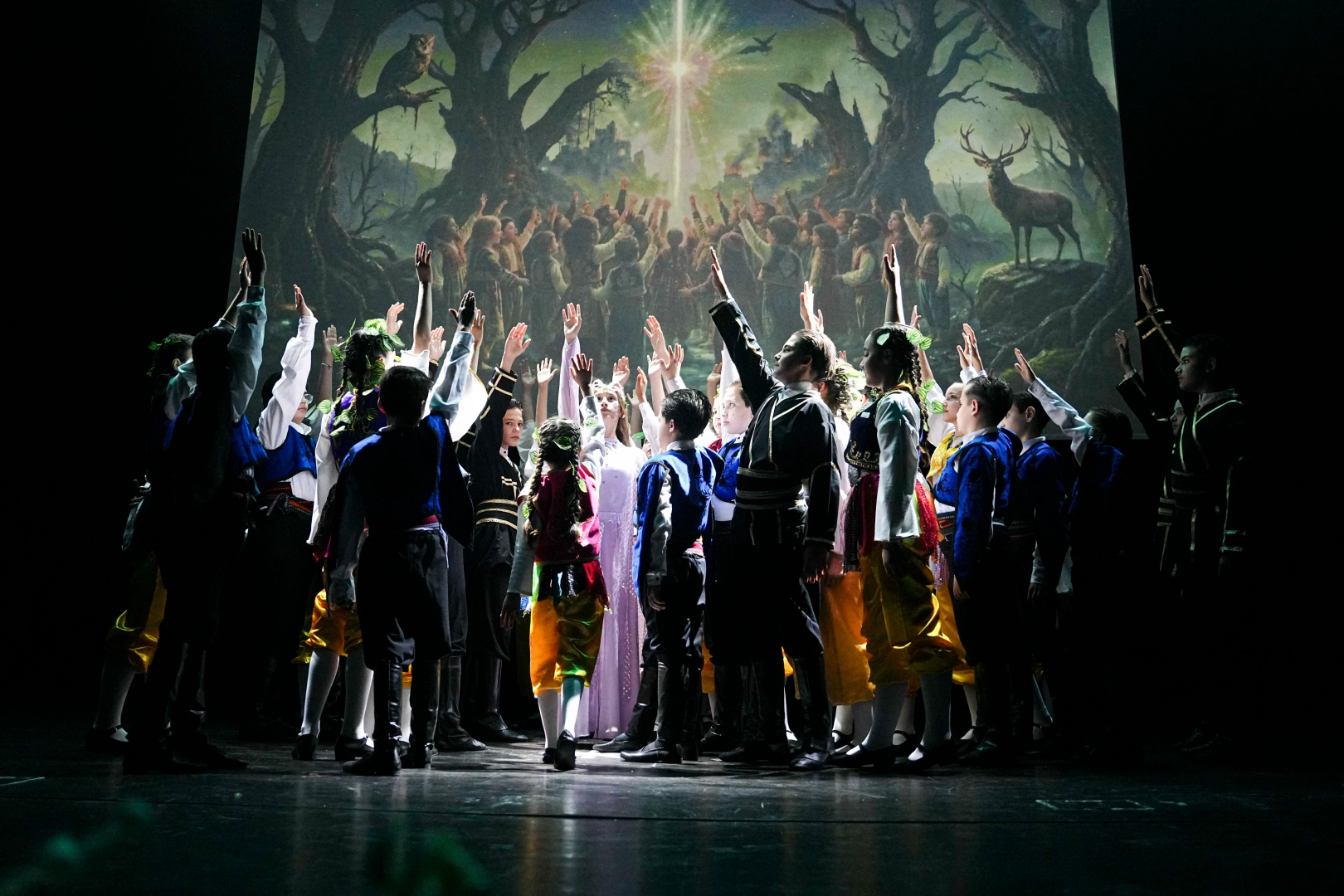 Muratpaşa Belediyesi 'Ormanın Muhafızları' danslı anlatı gösterisi