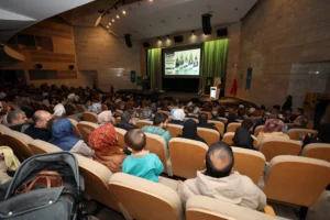 Karatay Belediyesi'nde düzenlenen aile gelişim akademisi programında aile içi iletişim ve sevgi-sınır dengesi ele alındı.