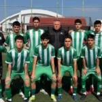 Bursa Spor Lisesi öğrencileri futbol sahasında Türkiye finallerine yükseldi.