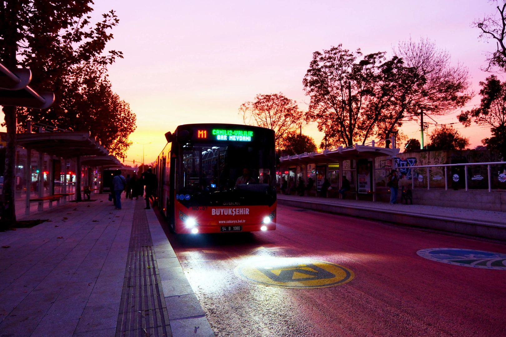 Sakarya Büyükşehir Belediyesi metrobüsleri gece seferleri
