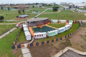 Gebze Millet Bahçesi'nde hizmete giren Lokomotif Çocuk Köyü'nden genel bir görünüm