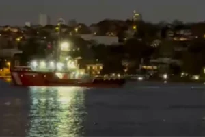 Kıyı Emniyeti ekiplerinin Yeniköy açıklarında karaya oturan KAPPA gemisini kurtarma operasyonu