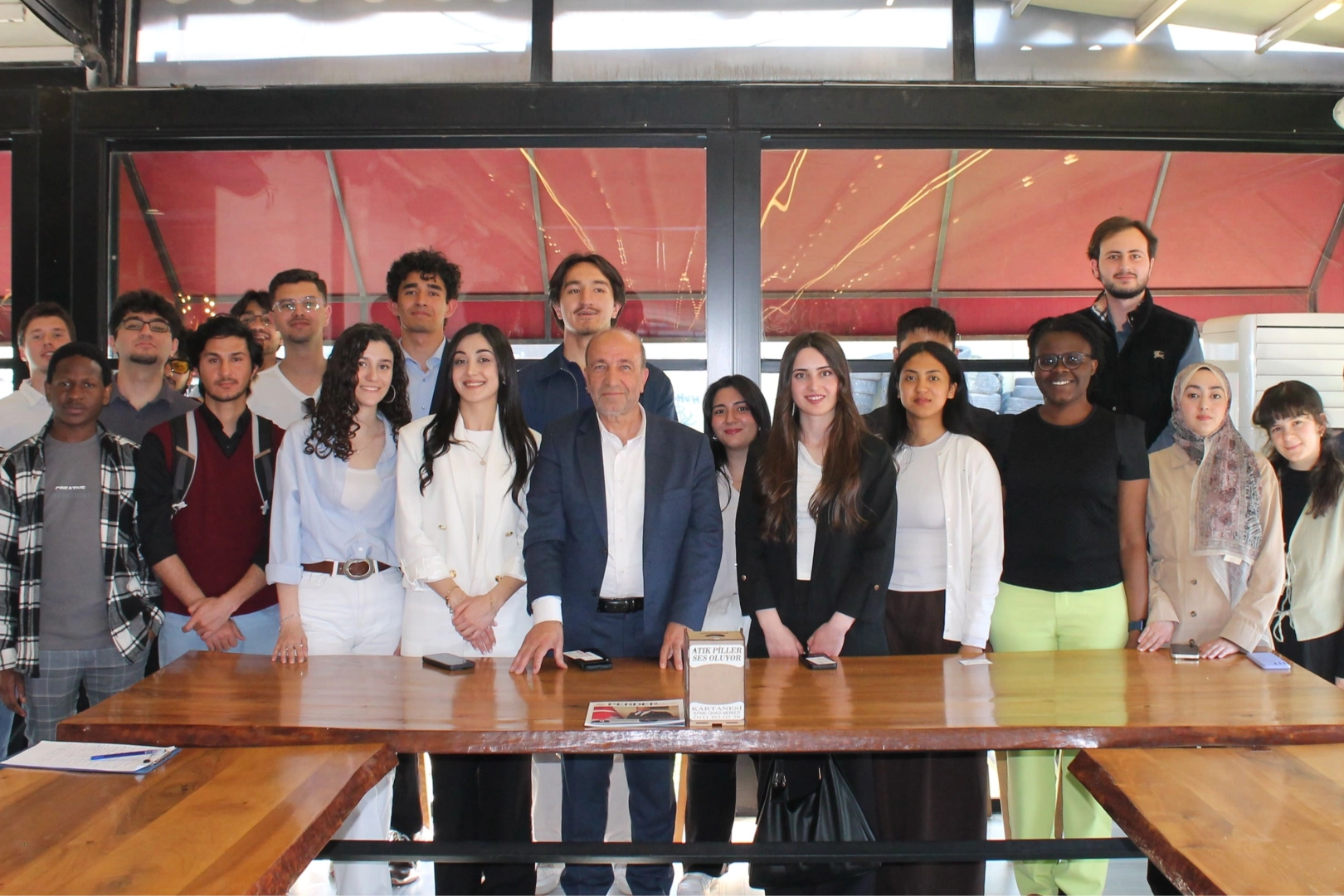 Bursa PERDER üyeleri, uluslararası üniversite öğrencileriyle perakende sektörü üzerine tecrübe paylaşımında bulundu.