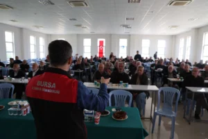 Bursa'da zeytin üreticilerine B-Reçete sistemi hakkında eğitim verildi.