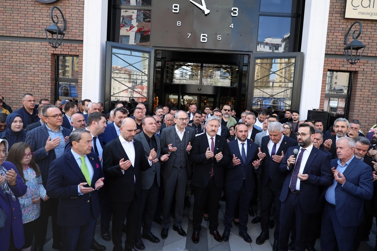 Kayseri Melikgazi Belediyesi tarafından açılan Türkiye'nin ilk gıda alışveriş merkezi Çarşı Melikgazi'nin dış görünüşü