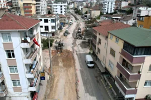 Kocaeli Büyükşehir Belediyesi'nin Çayırova Uğur Mumcu Caddesi'ndeki yenileme çalışmaları