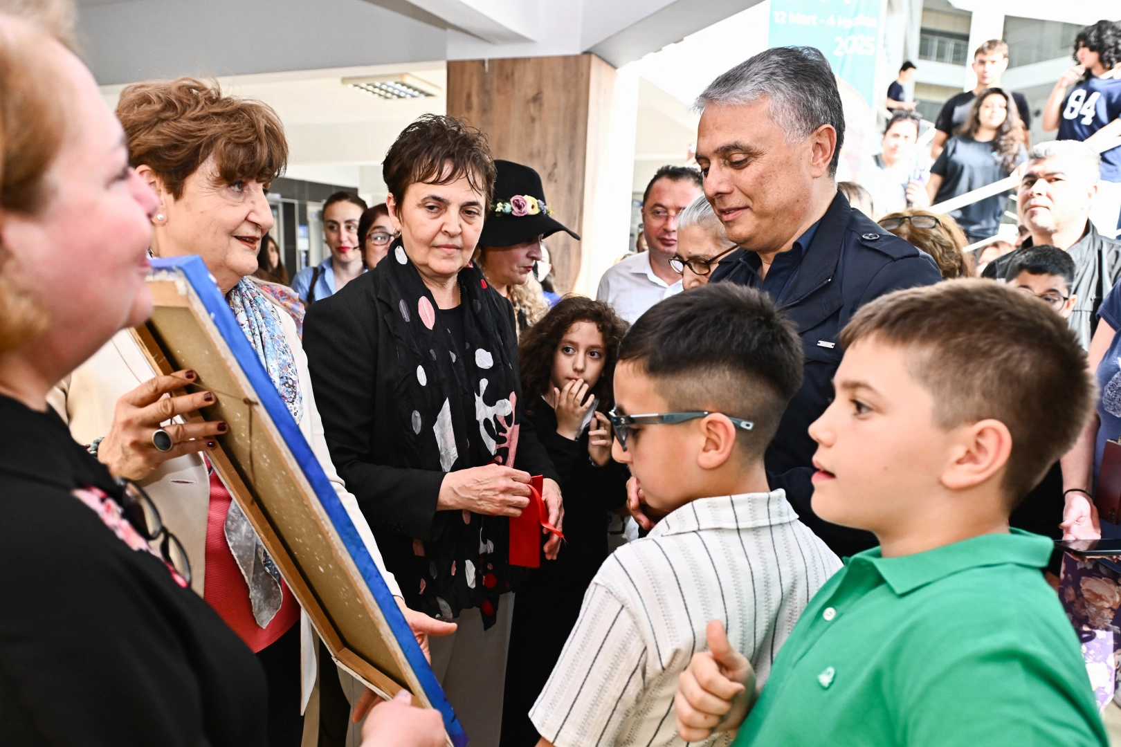 Antalya Muratpaşa'da düzenlenen Geleceğin Renkleri sergisinin açılışından bir kesit