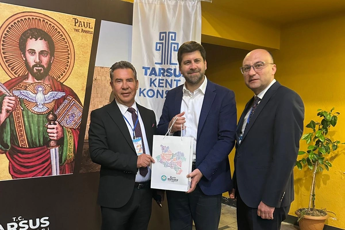 Tarsus, Türkiye Kent Konseyleri Platformu'nun yeni dönem başkanlığını devraldı