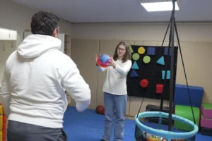 İzmir Karşıyaka'da hizmete giren çok amaçlı sağlık ve destek merkezi binası.