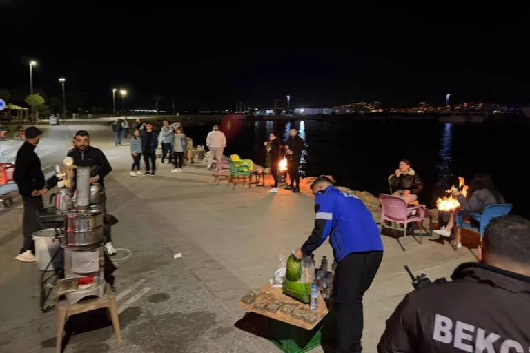 İzmir İnciraltı Sahili'nde Fahiş Fiyat Uygulayan Seyyar Satıcılara Zabıta Denetimi