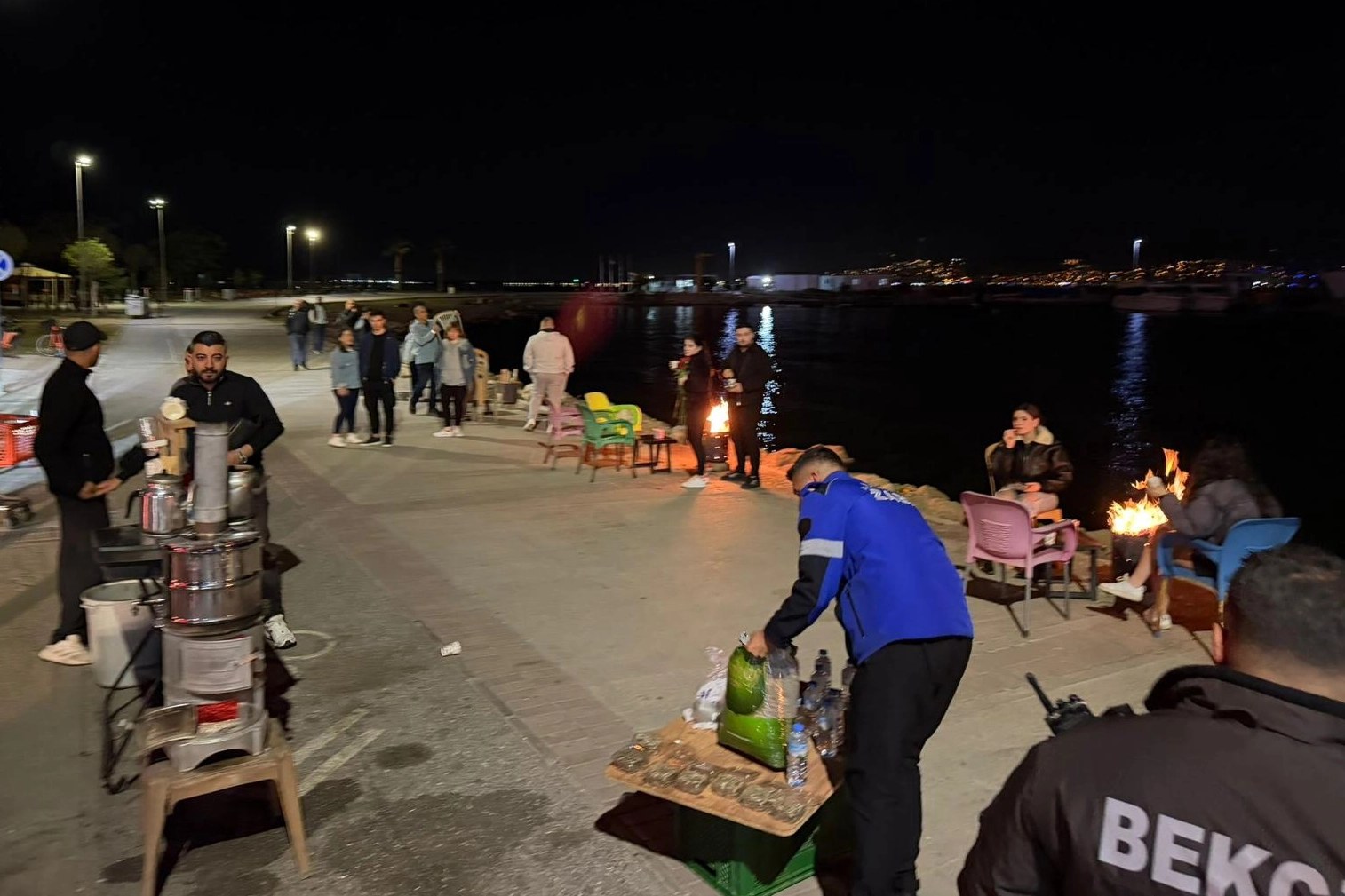 İzmir İnciraltı Sahili'nde Fahiş Fiyat Uygulayan Seyyar Satıcılara Zabıta Denetimi