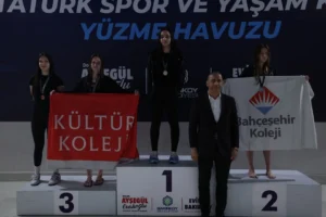 Bakırköy'de düzenlenen Egemenlik Turnuvası'nda mücadele eden çocuk sporcular
