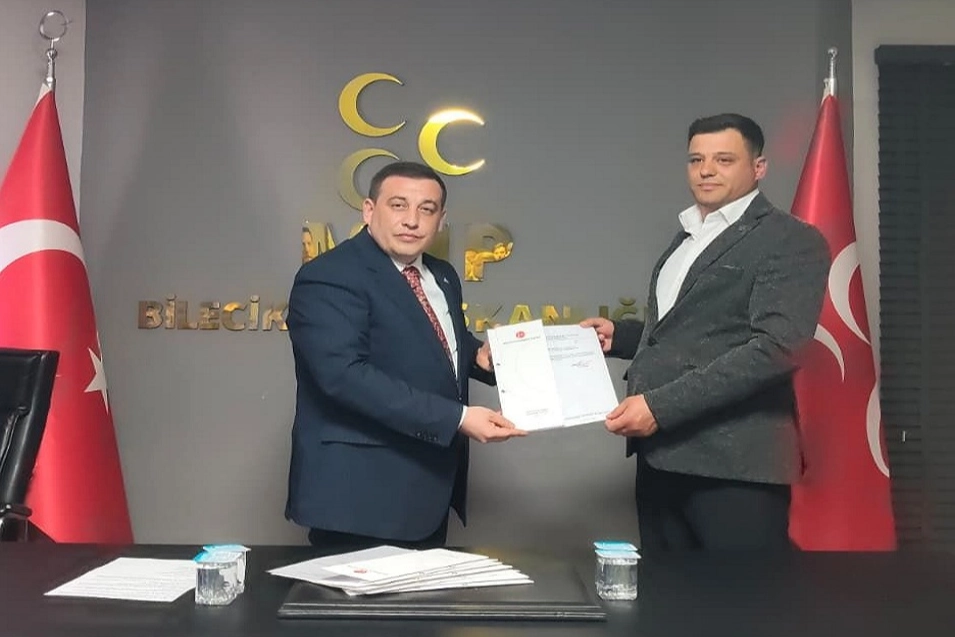 MHP Bilecik Pazaryeri İlçe Başkanı Onur Yalamaç'ın yeniden göreve getirilmesini gösteren görsel.
