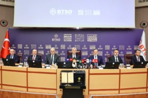 Ticaret Bakanı Ömer Bolat, Bursa'da ihracat rekoruyla ilgili açıklama yapıyor.