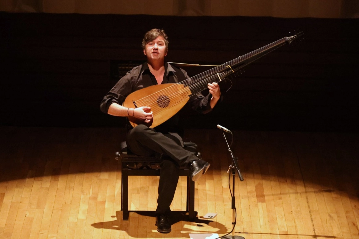 Thomas Dunford'un sahne aldığı Barok Müzik Festivali kapanış konseri