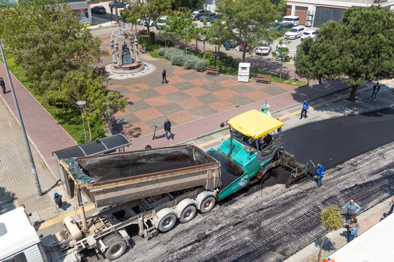 İzmir Karşıyaka Girne Bulvarı'nda yol yenileme çalışması
