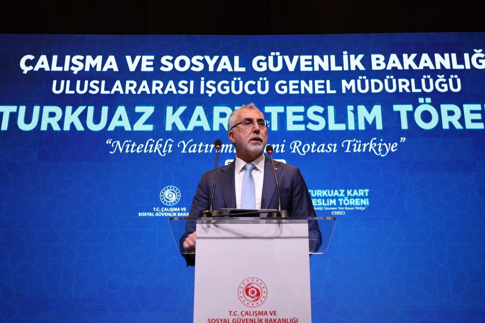 Bakan Vedat Işıkhan, Turkuaz Kart töreninde Türkiye'nin 'istikrar adası' olacağını belirtti.