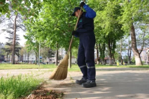 Osmangazi ilçesindeki parklarda yapılan kapsamlı temizlik çalışması