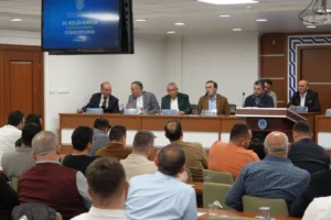 Konya Ticaret Odası'nda yiyecek ve içecek sektörü temsilcilerinin katılımıyla gerçekleşen istişare toplantısı