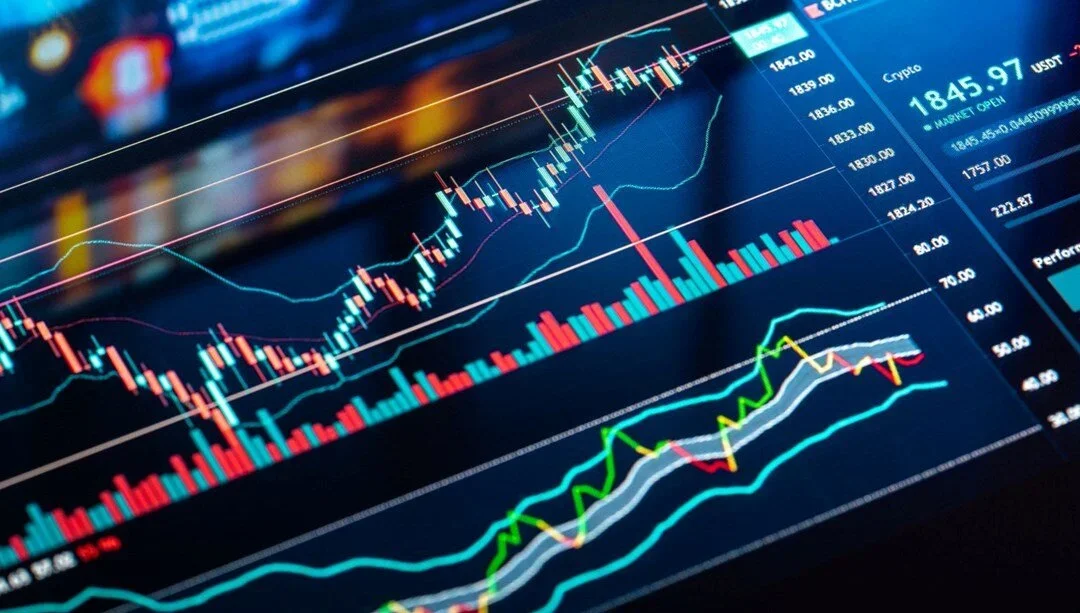 Borsa İstanbul'da işlem gören hisse senetlerini gösteren grafikler ve endeks rakamları