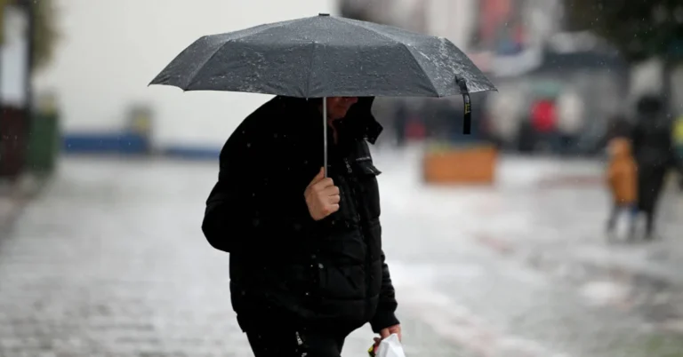 Meteoroloji uyardı: Türkiye'nin bazı bölgelerinde sağanak ve kar birlikte bekleniyor.