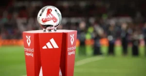 Süper Lig'de şampiyonluk yarışı kızıştı, Galatasaray puan kaybetti, Fenerbahçe takibini sürdürüyor.