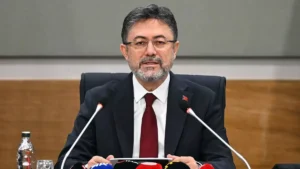 Tarım ve Orman Bakanı İbrahim Yumaklı afet bölgesindeki üreticilere destek mesajı veriyor