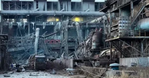 Çin'de havai fişek fabrikasında meydana gelen patlamada hayatını kaybeden işçiler anısına saygı duruşu