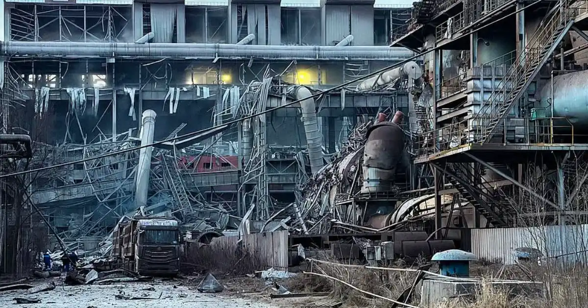 Çin'de havai fişek fabrikasında meydana gelen patlamada hayatını kaybeden işçiler anısına saygı duruşu