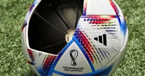 Beşiktaş Kulübü'nün TFF'ye çipli top teknolojisi için yaptığı başvuru