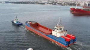 Ege Denizi'nde batan kargo gemisi ve kurtarma operasyonu