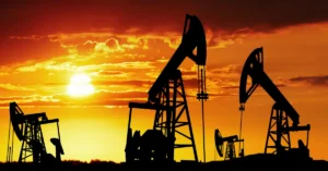 Orta Doğu'daki jeopolitik gerilim nedeniyle Brent petrol varil fiyatı 101 doları aştı.