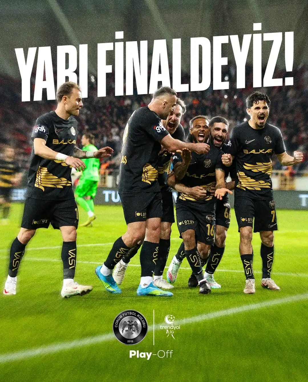 Çorum FK futbol takımı oyuncuları galibiyet sonrası sevinç anı
