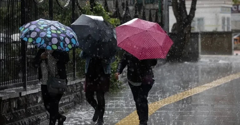 Meteoroloji yeni haftada Türkiye'nin iç ve kuzey kesimlerinde sağanak ve gök gürültülü sağanak yağışlar uyarısı yaptı.