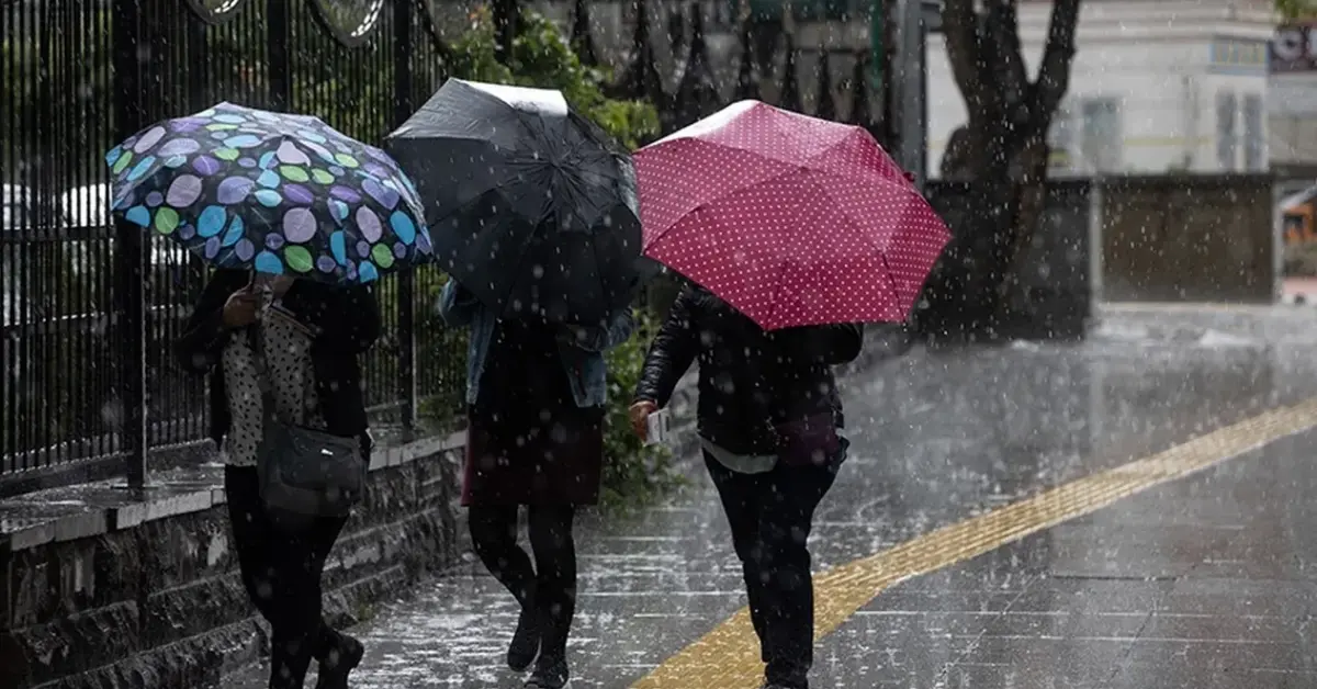 Meteoroloji yeni haftada Türkiye'nin iç ve kuzey kesimlerinde sağanak ve gök gürültülü sağanak yağışlar uyarısı yaptı.