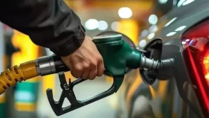 Motorin ve benzin fiyatlarındaki son durumu gösteren akaryakıt pompa görseli