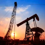 Orta Doğu'daki gerilim nedeniyle petrol varil fiyatlarının yükselişini gösteren grafik
