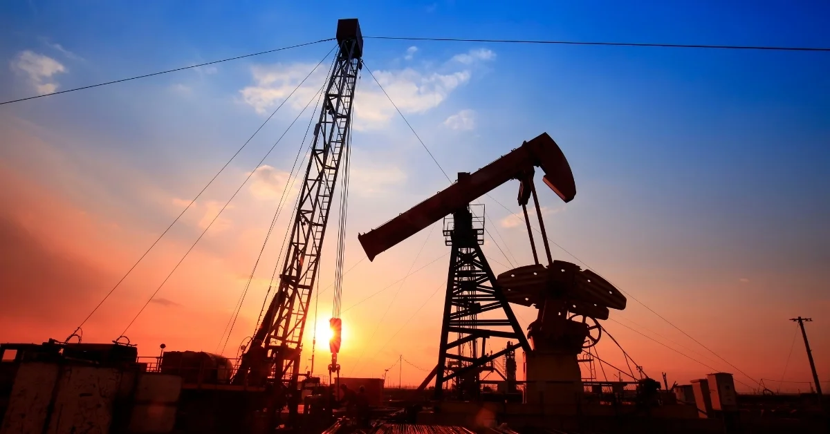 Orta Doğu'daki gerilim nedeniyle petrol varil fiyatlarının yükselişini gösteren grafik