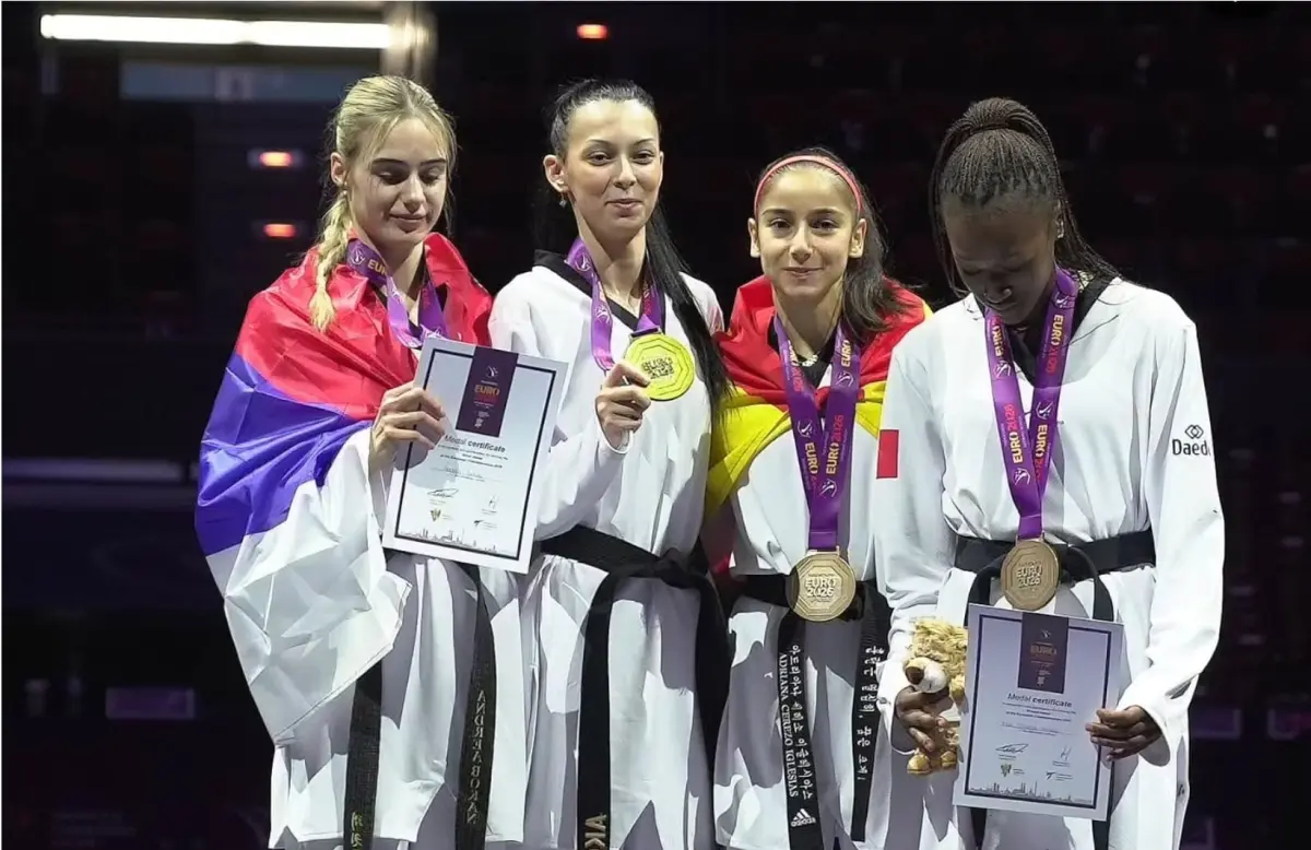 Milli tekvandocu Elif Sude Akgül, Avrupa Şampiyonası'nda altın madalya kazanırken