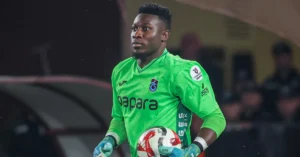 Andre Onana, Manchester United formasıyla maça hazırlanıyor