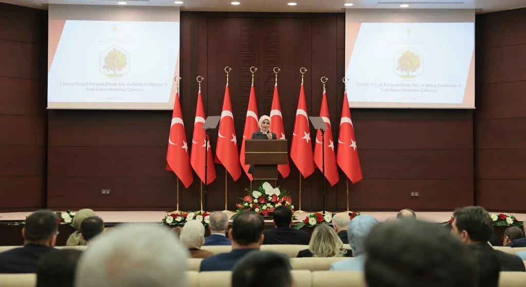 Bakan Mahinur Özdemir Göktaş, yaşlılara yönelik dijital erişim ve bakım modellerinin geliştirileceğini açıkladı.