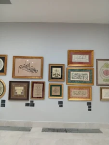 Fuat Başar'ın 50. sanat yılını kutlayan sergiden genel görünüm