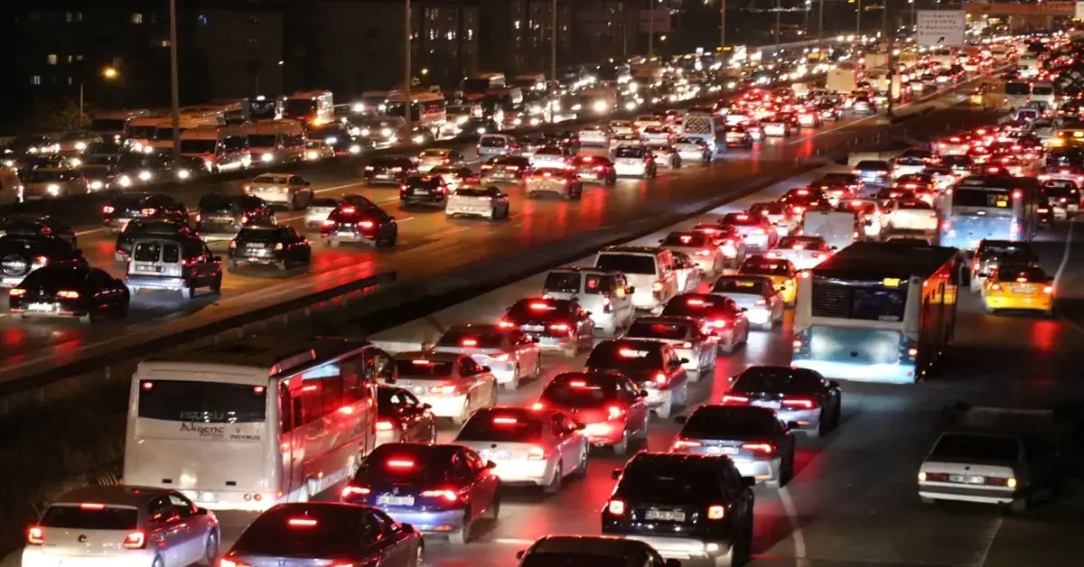 Türkiye'de trafiğe kayıtlı araç sayısının arttığını gösteren grafik