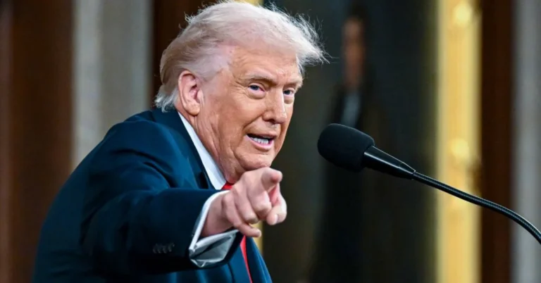 ABD Başkanı Donald Trump'ın İran'a yönelik askeri saldırıyı erteleme kararı