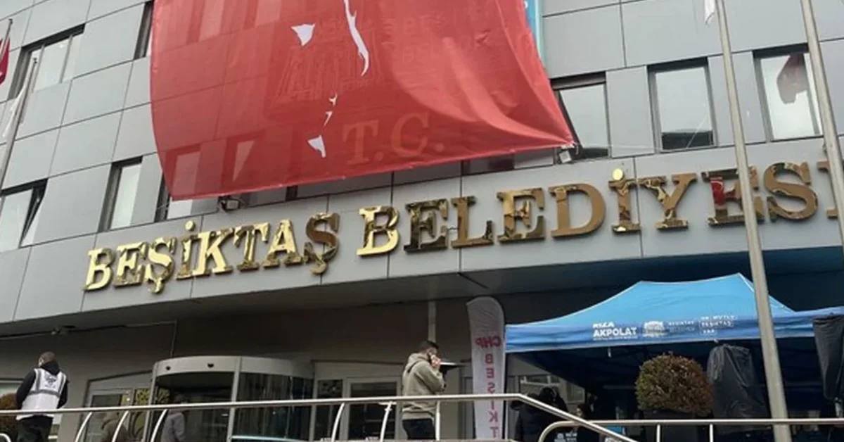 Beşiktaş Belediyesi'ne yönelik rüşvet ve kara para aklama operasyonu kapsamında gözaltına alınan şüpheliler ve ele geçirilen materyaller