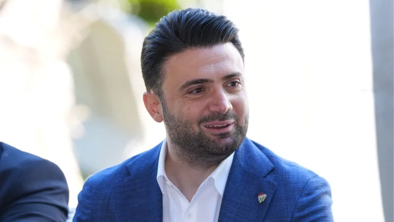 Bursaspor Başkanı Enes Çelik, taraftarlara transfer müjdesi verdi.