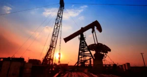 Brent petrol varil fiyatı 104 doları aştı, Orta Doğu gerilimi piyasaları etkiliyor