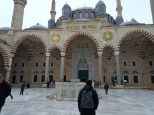 Kurban Bayramı namaz vakitlerinin açıklanmasını gösteren görsel
